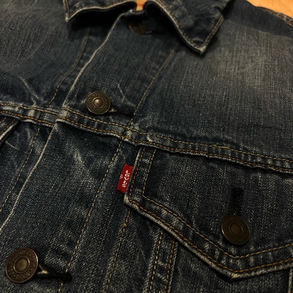 Medium Levi’s trucker jacket - Picture 5 of 11
